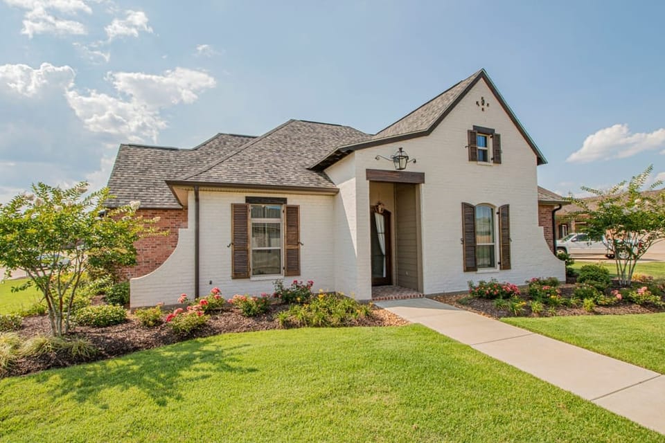 How Landscaping Helps Sell Your Home Faster in Ocala and Central Florida