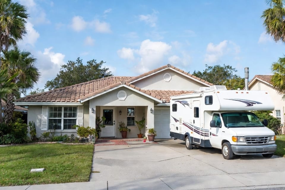 Why More RV Owners Are Looking for Homes With Extra Parking in Williston and Central Florida